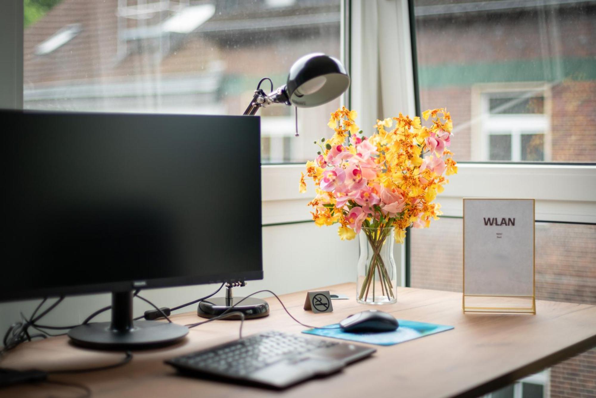 Federnest - Luxus-Studio - Kingsize Boxspringbett - Home-Office Mit Monitor Und Drucker - 11 Min Hbf Duisburg Bagian luar foto